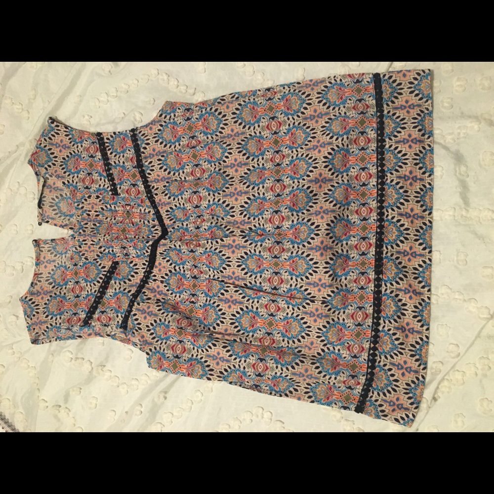 Patterned thick strap tank top.